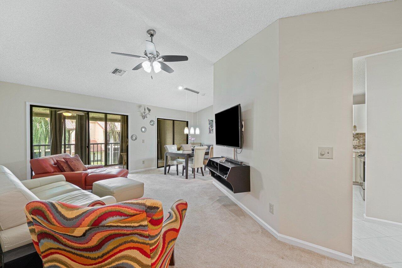 5690 Coach House Circle, Unit G Boca Raton, FL 33486 - Photo 7 of 33 SPACIOUS LIVING ROOM