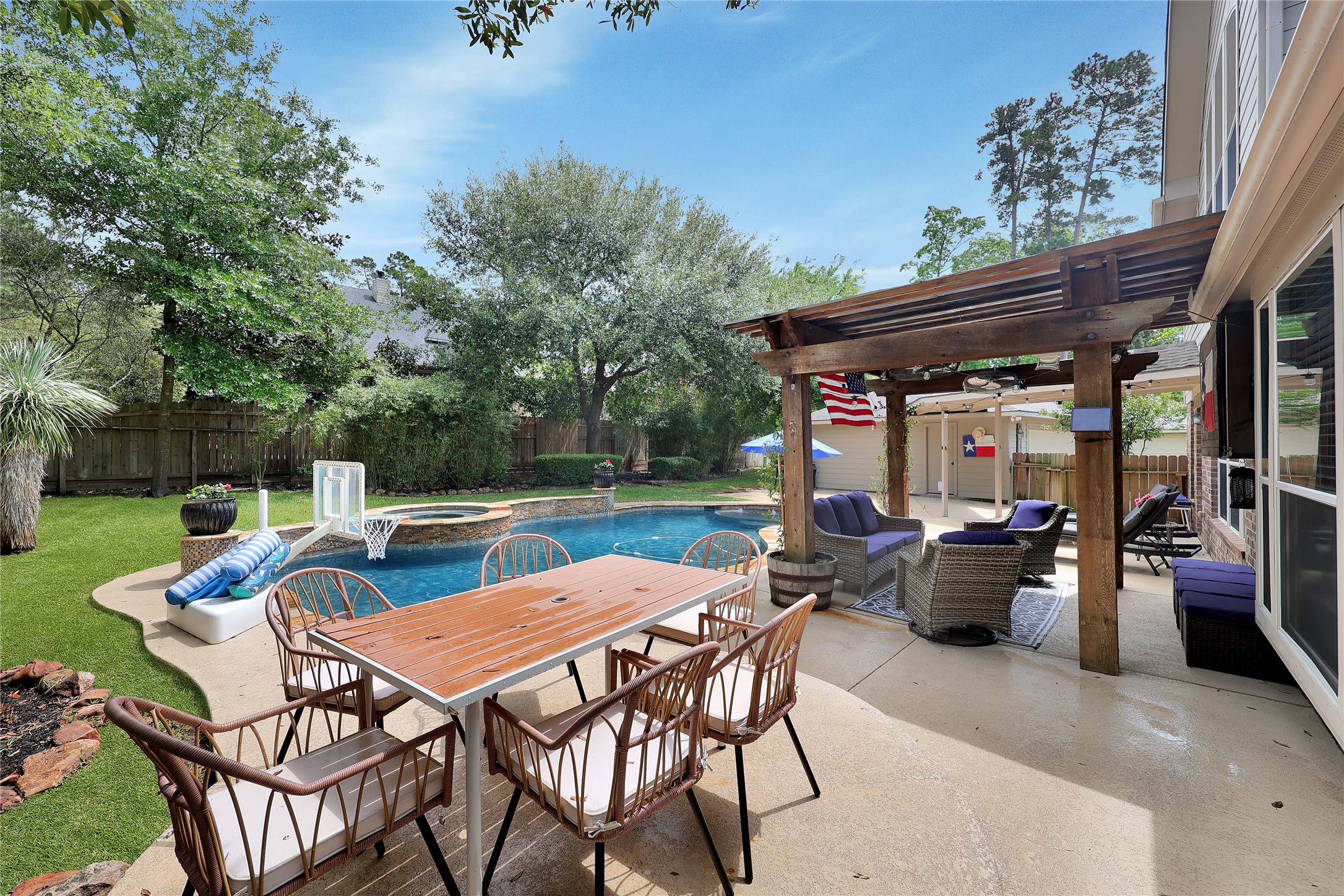 2167 Summit Mist Drive Conroe, TX 77304 - Photo 33 of 34 a view of a patio with a dining table and chairs with a barbeque grill and a small yard