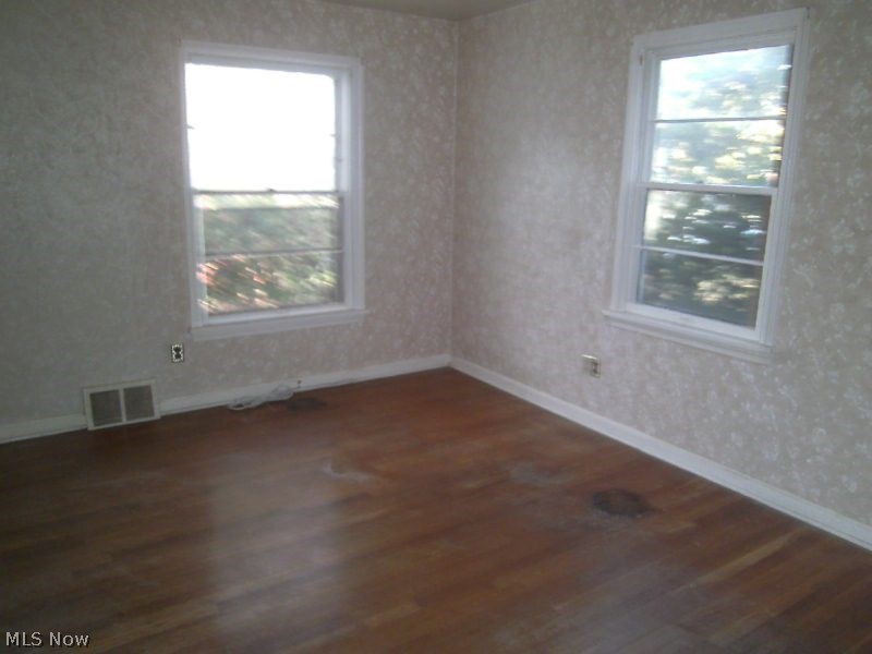 2401 North Taylor Road Cleveland, OH 44118 - Photo 5 of 10 Gallery Image 5