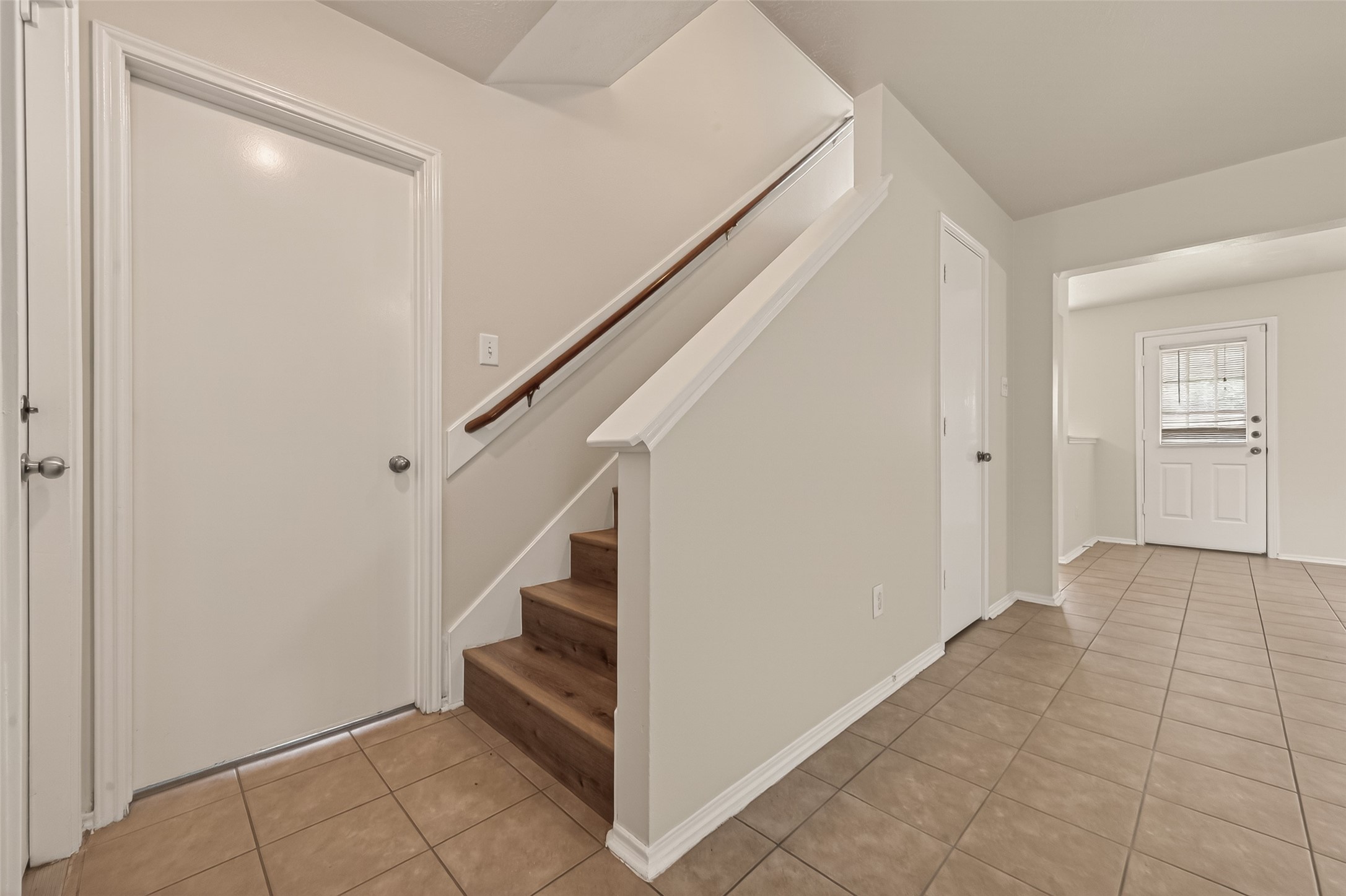 1838 Strongs Court Katy, TX 77449 - Photo 4 of 32