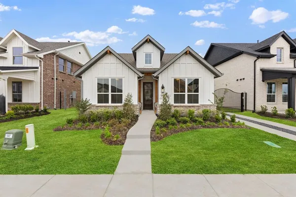 $430,900 | 1907 Mitchell Drive, Van Alstyne, TX 75495