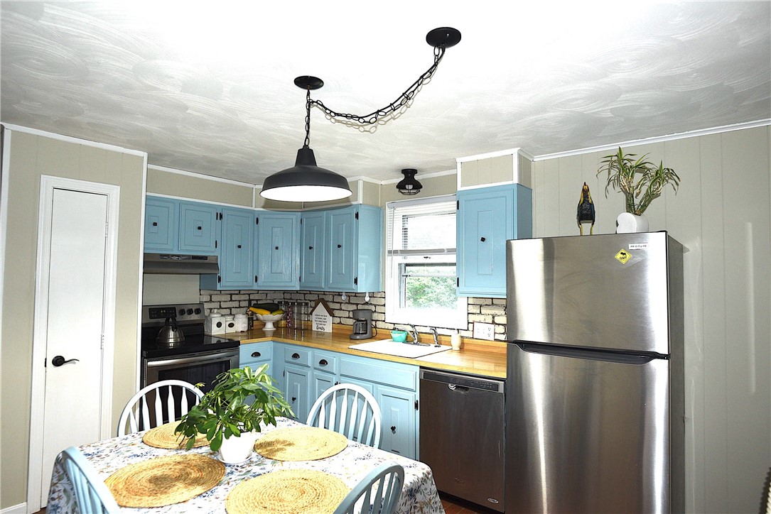 391 Cooper Hill Road Burrillville, RI 02839 - Photo 7 of 17