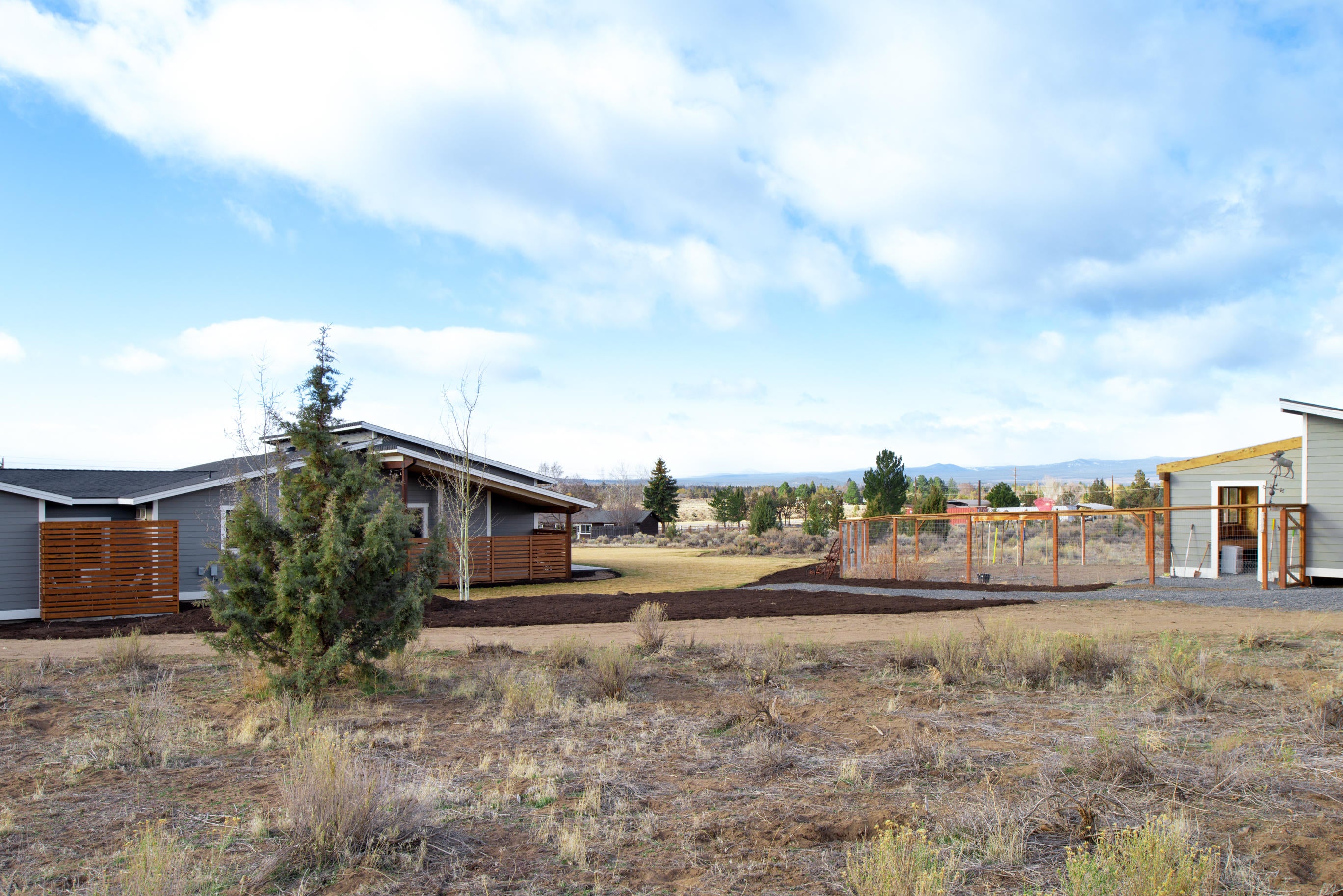 20820 Tumalo Road Bend, OR 97703 - Photo 6 of 33 Rear Exterior_Shed_Garden