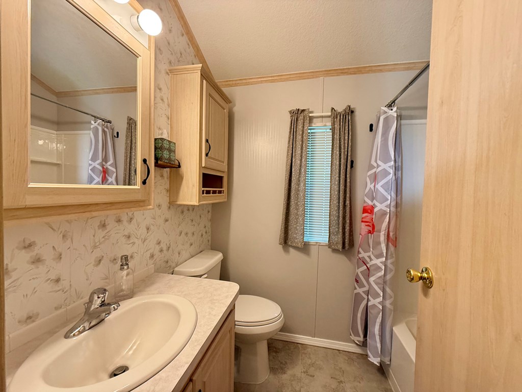 9 H Street Cascade, ID 83611 - Photo 13 of 29 Full Bath