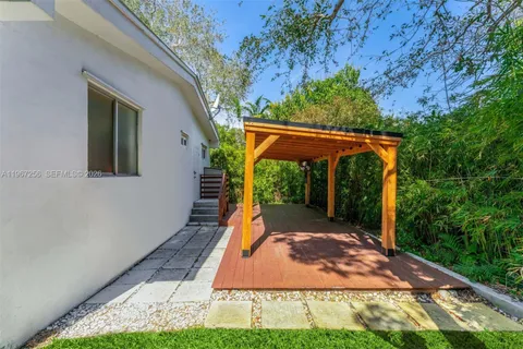 $1,295,000 | 7031 Southwest 63rd Court, South Miami, FL 33143