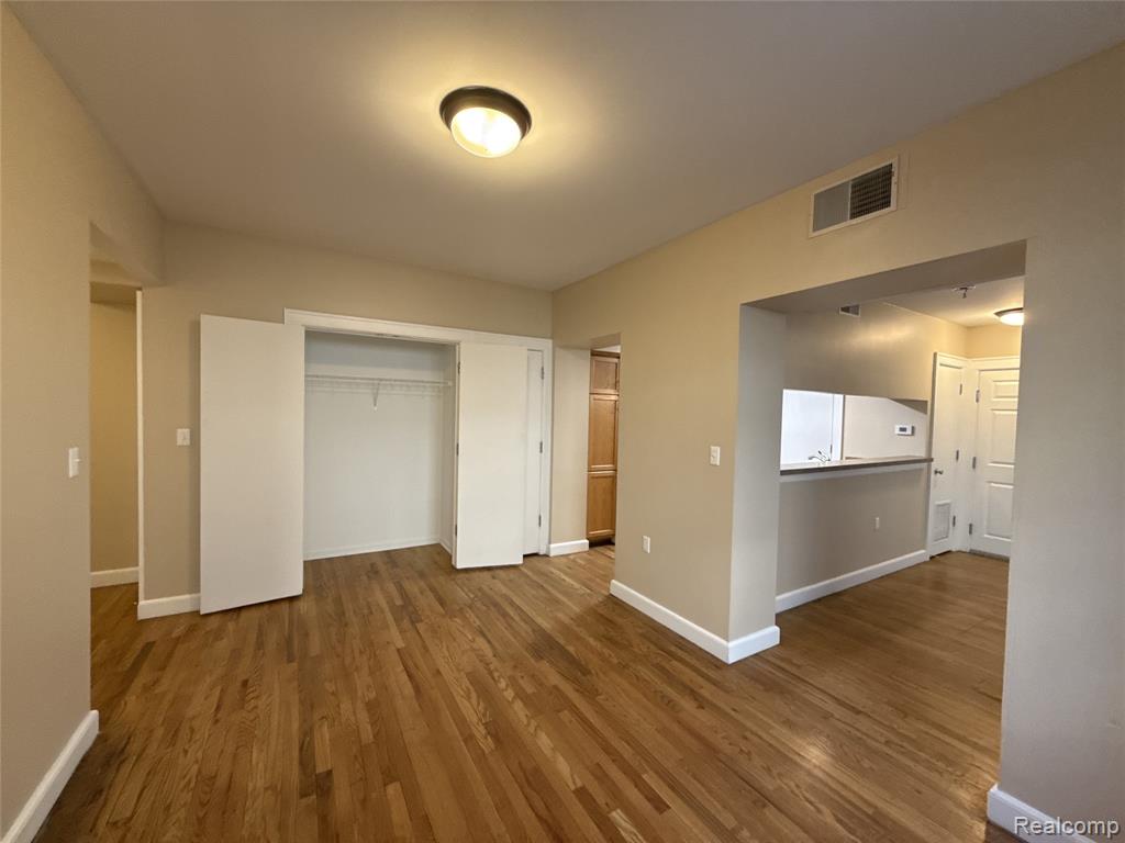 680 Delaware Street, Unit 305 Detroit, MI 48202 - Photo 5 of 17