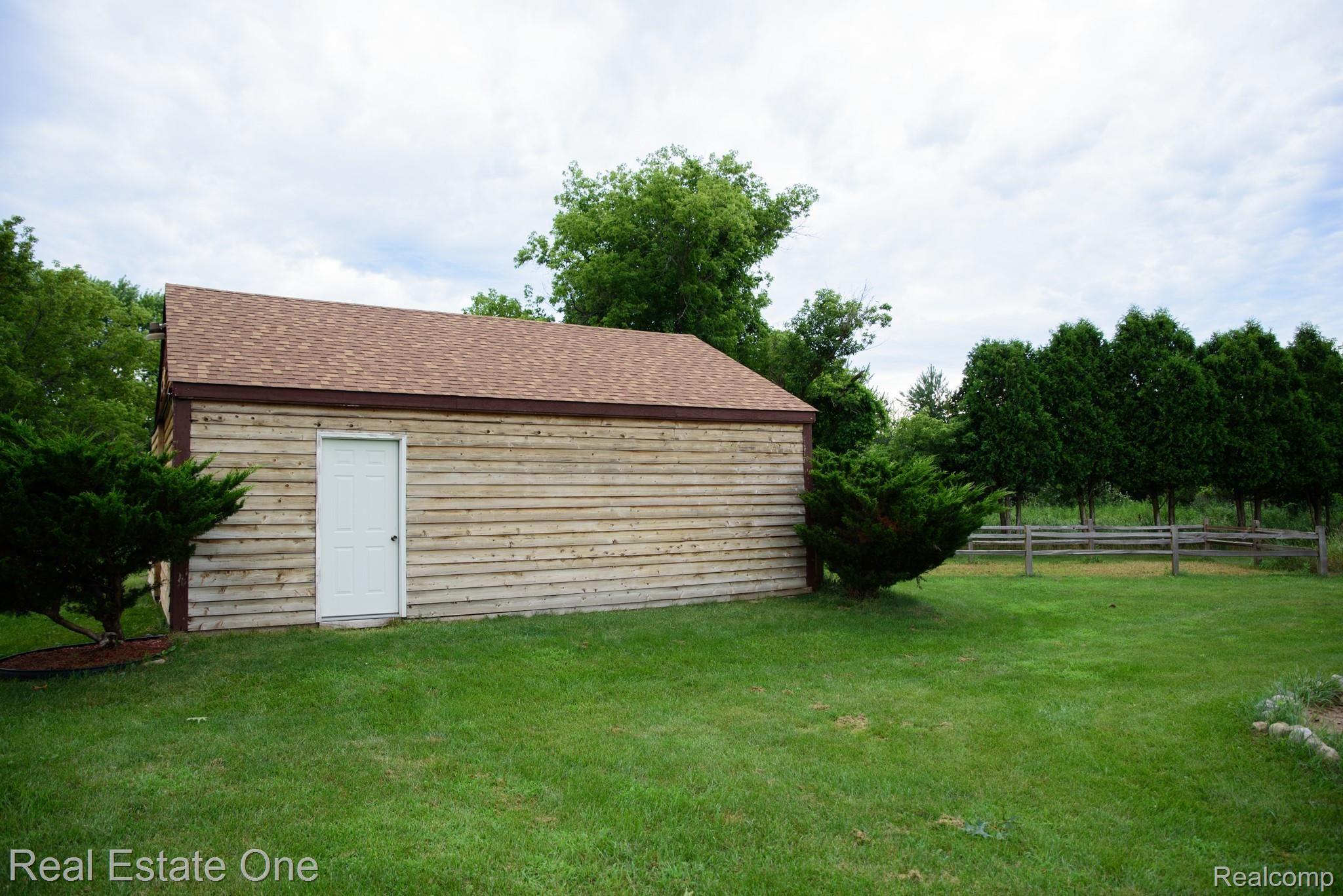 9742 Clyde Road Fenton, MI 48430 - Photo 36 of 54 DSP_3689.jpg