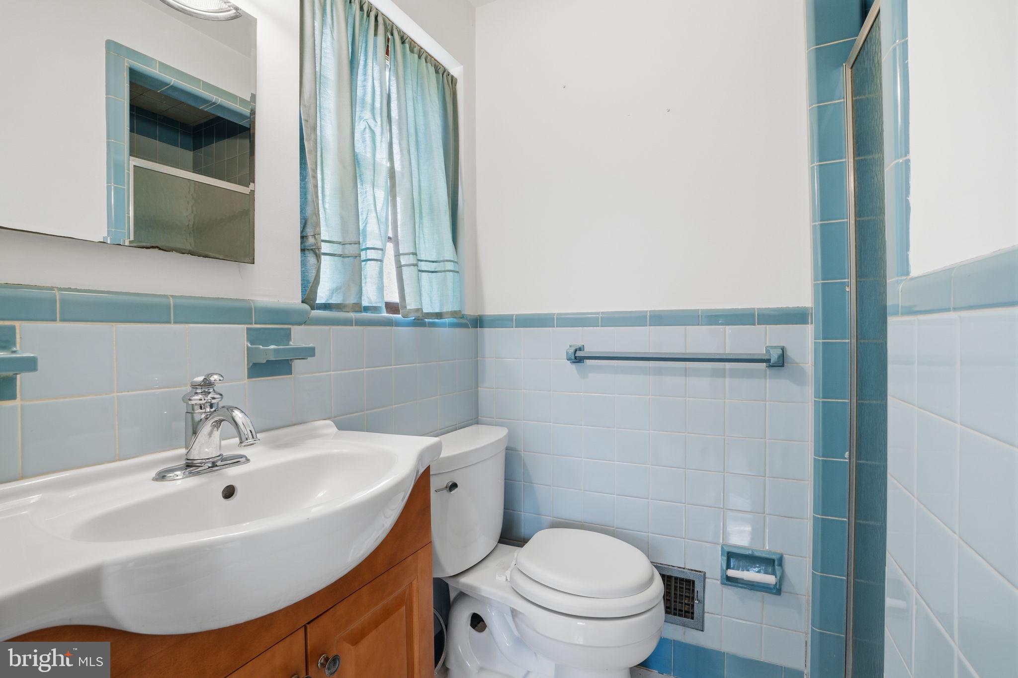 10 Home Road Hatboro, PA 19040 - Photo 22 of 42 a bathroom with a sink and a toilet