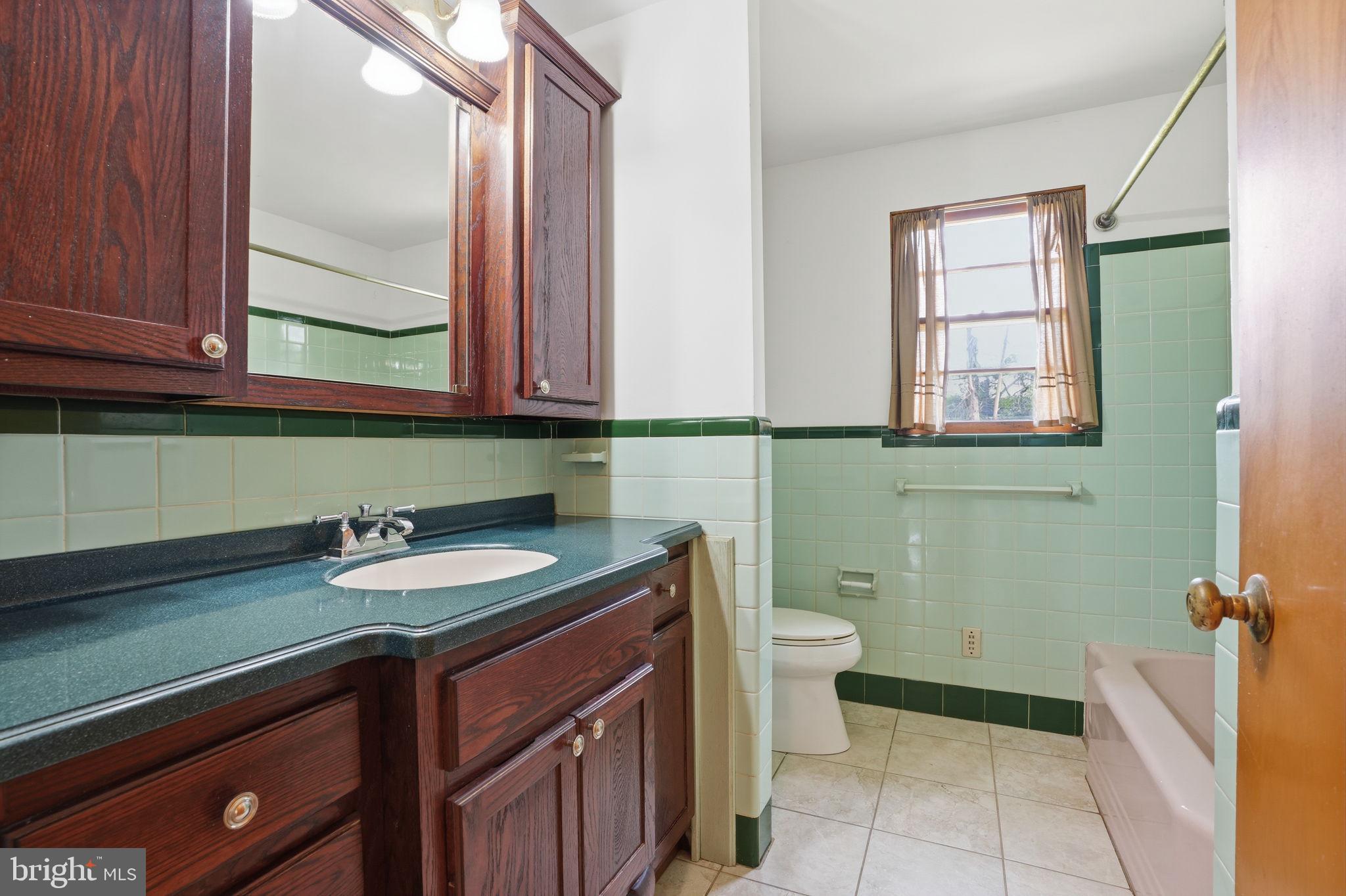 10 Home Road Hatboro, PA 19040 - Photo 25 of 42 a bathroom with a sink a toilet and a mirror
