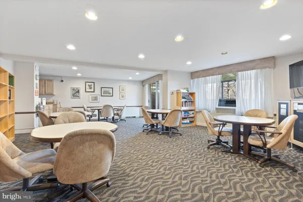 $1,540 | 10201 Grosvenor Place, Unit 923, Rockville, MD 20852
