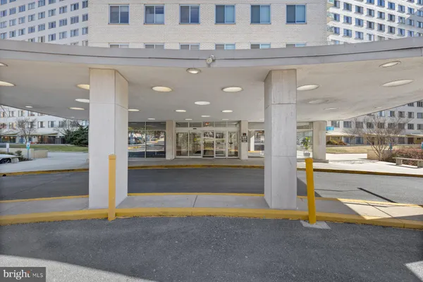 $1,540 | 10201 Grosvenor Place, Unit 923, Rockville, MD 20852