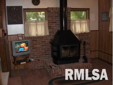 716 East 4th Street Flora, IL 62839 - Photo 4 of 17 Gallery Image 4
