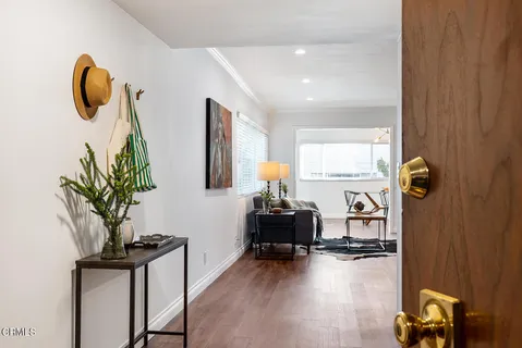 $899,000 | 385 South Oakland Avenue, Unit 205, Pasadena, CA 91101