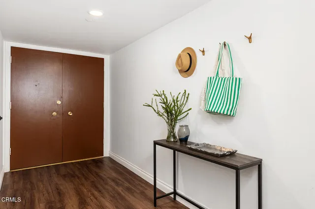 $979,000 | 385 South Oakland Avenue, Unit 205, Pasadena, CA 91101