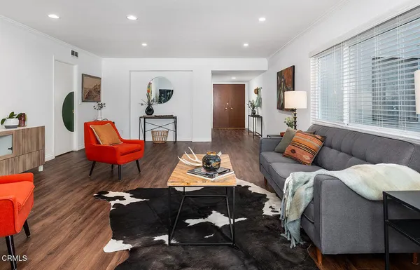 $929,000 | 385 South Oakland Avenue, Unit 205, Pasadena, CA 91101