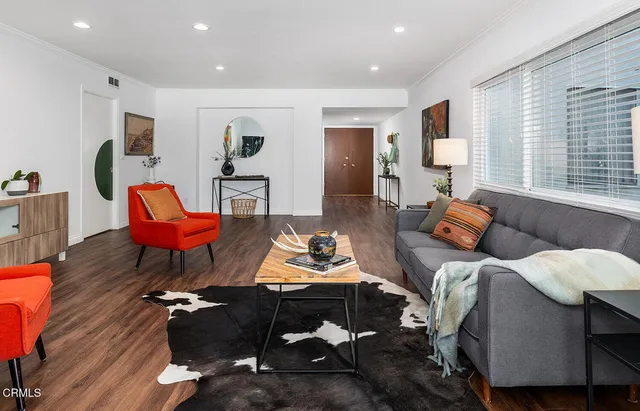 $979,000 | 385 South Oakland Avenue, Unit 205, Pasadena, CA 91101