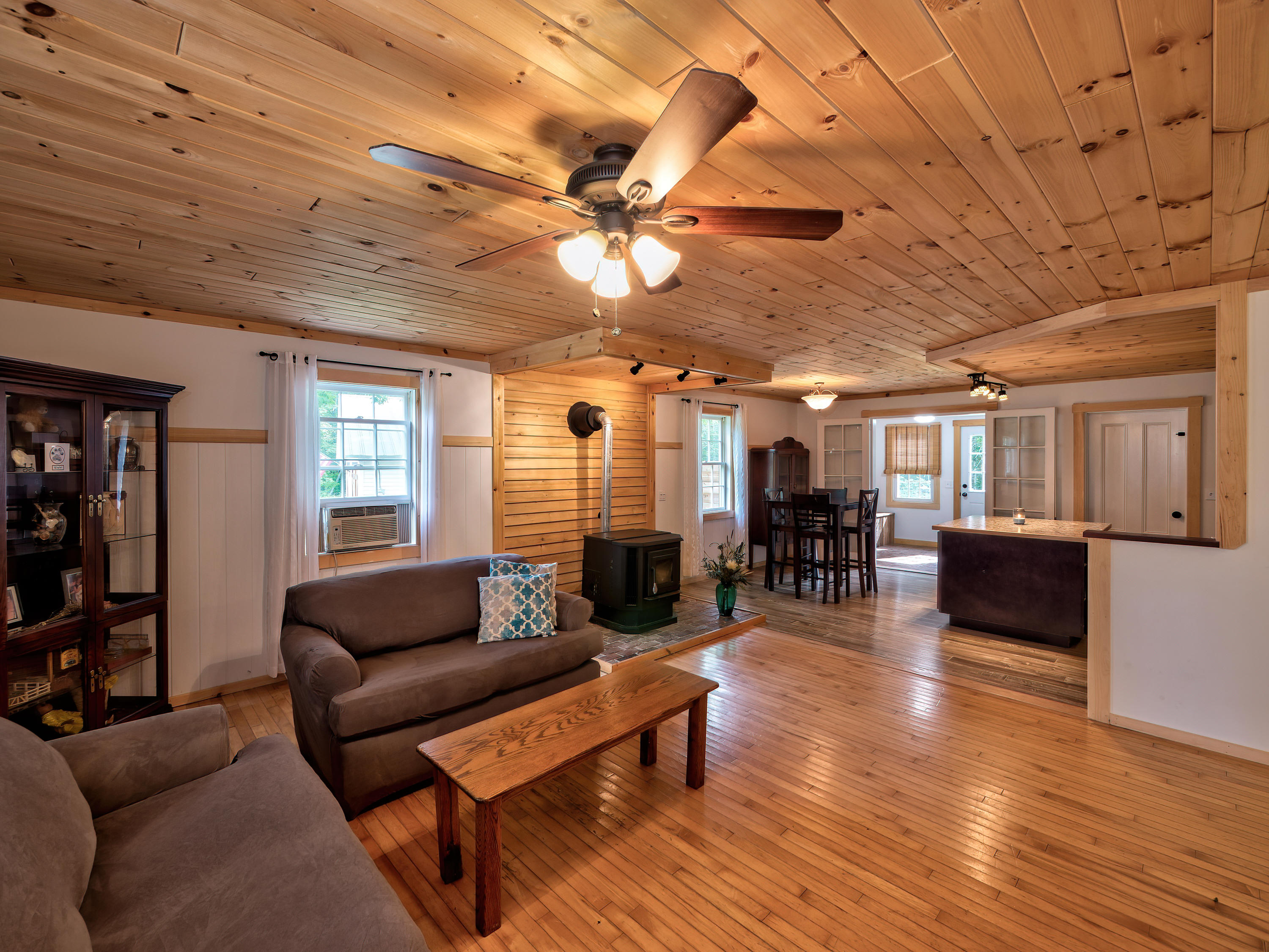 336 Point Road Ellsworth, ME 04605 - Photo 5 of 32 Living Room