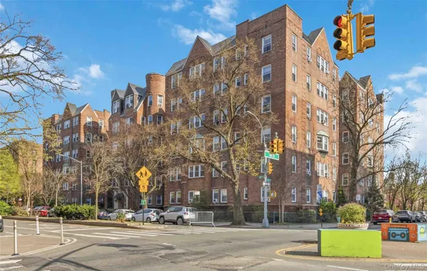 $575,000 | 86-10 34th Avenue, Unit 522 | Jackson Heights