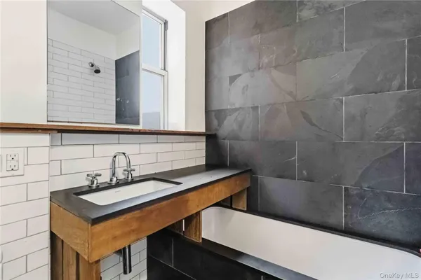 $575,000 | 86-10 34th Avenue, Unit 522 | Jackson Heights