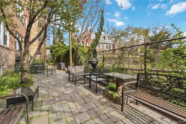 $575,000 | 86-10 34th Avenue, Unit 522 | Jackson Heights