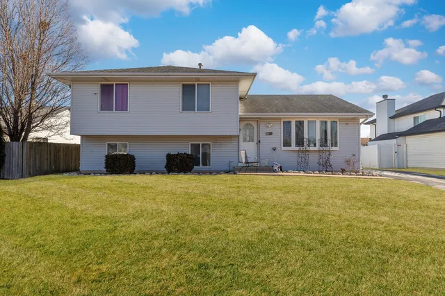 $334,900 | 1712 Mandan Village Drive, Plainfield, IL 60586