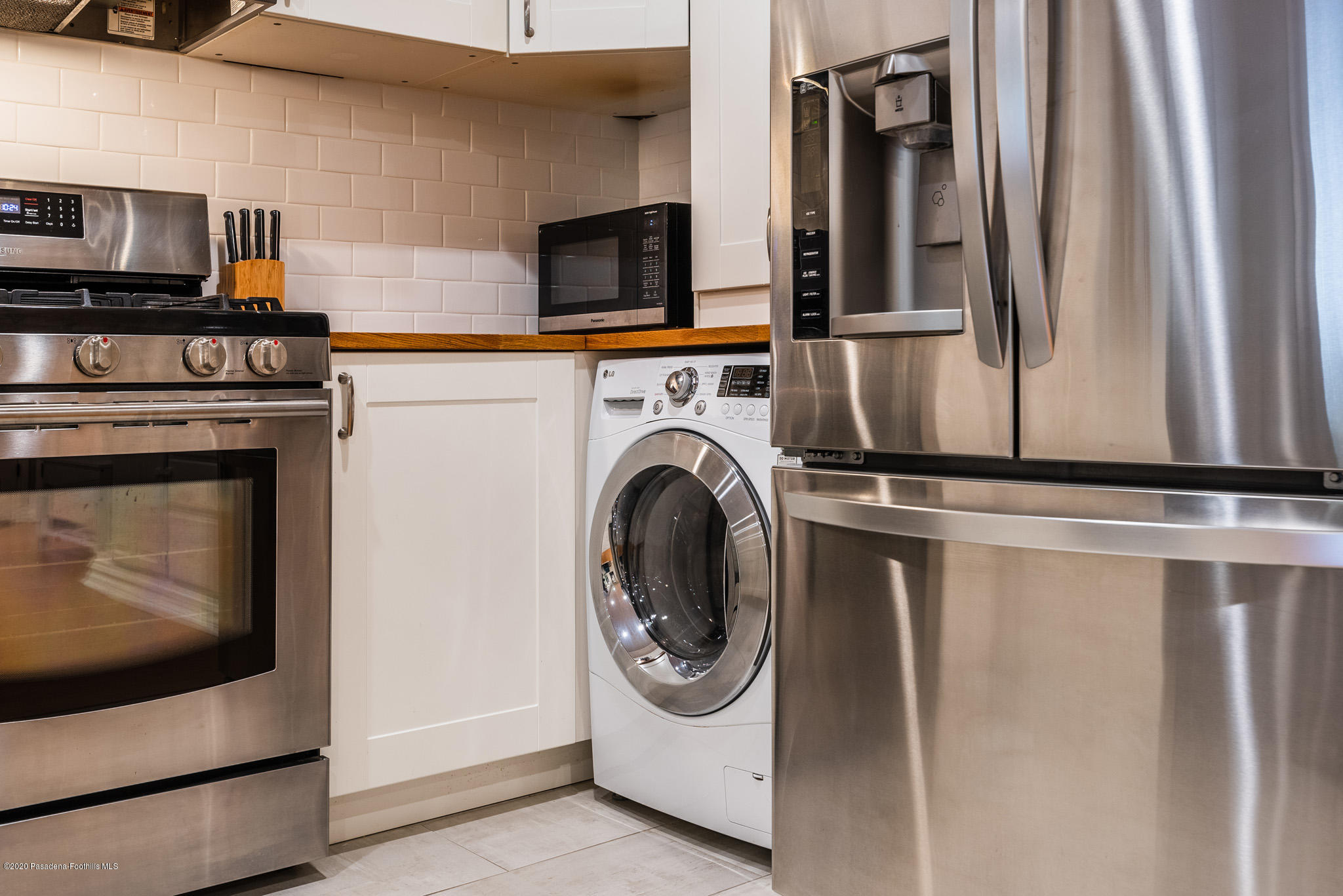 6140 Monterey Road, Unit 328 Los Angeles, CA 90042 - Photo 5 of 28 a view of a kitchen with washer and dryer