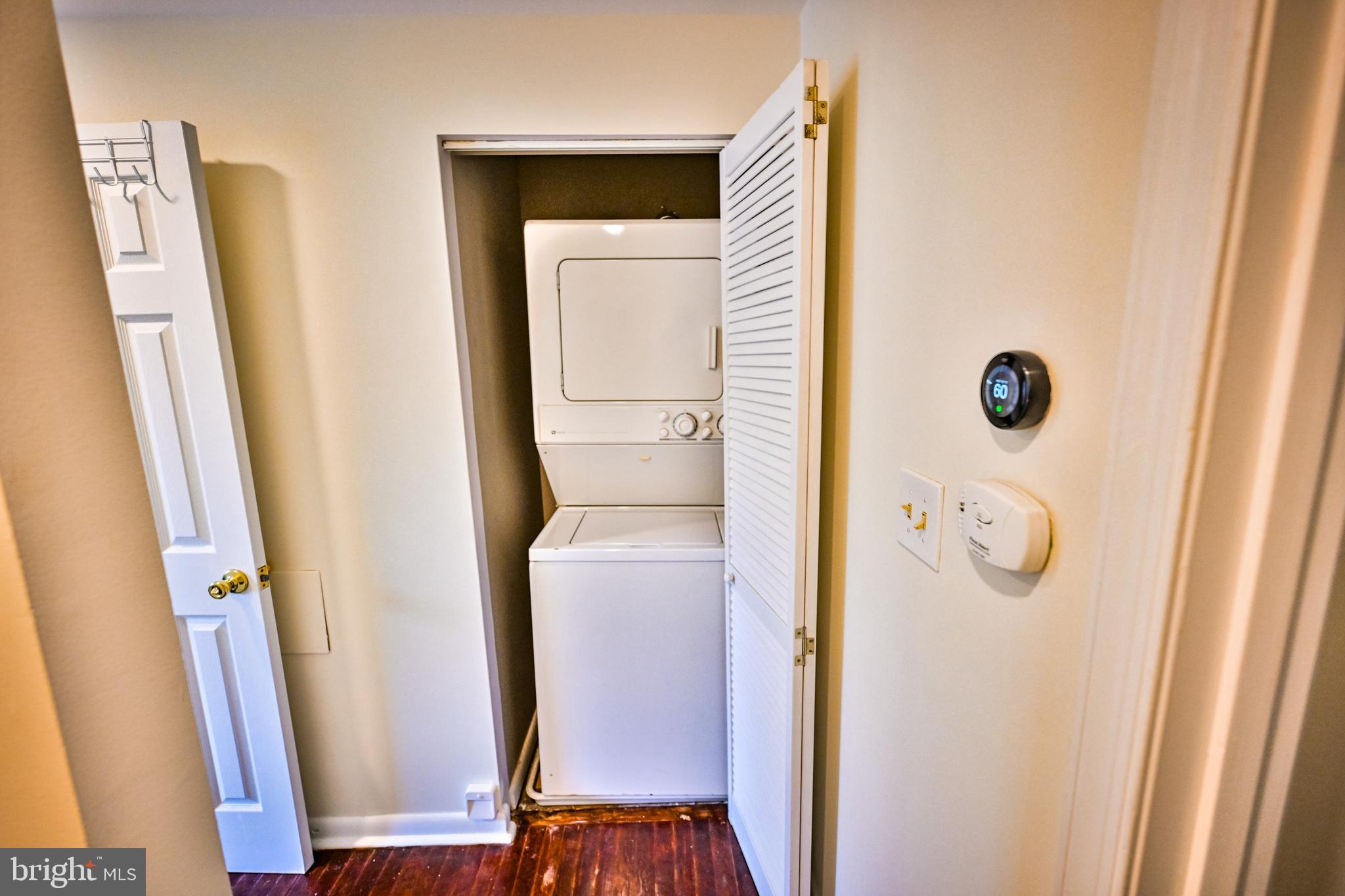 1601 Marshall Street Baltimore, MD 21230 - Photo 15 of 32 a view of bathroom with a tub and mirror
