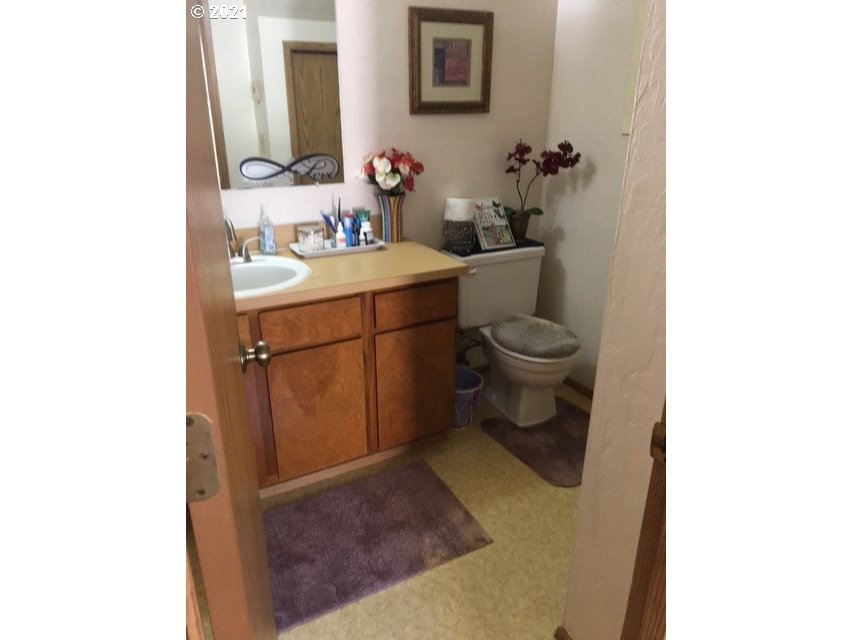 1470 Fetters Loop Eugene, OR 97402 - Photo 3 of 13 Gallery Image 3