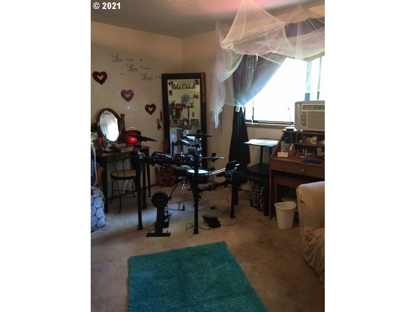 1470 Fetters Loop Eugene, OR 97402 - Photo 6 of 13 Gallery Image 6