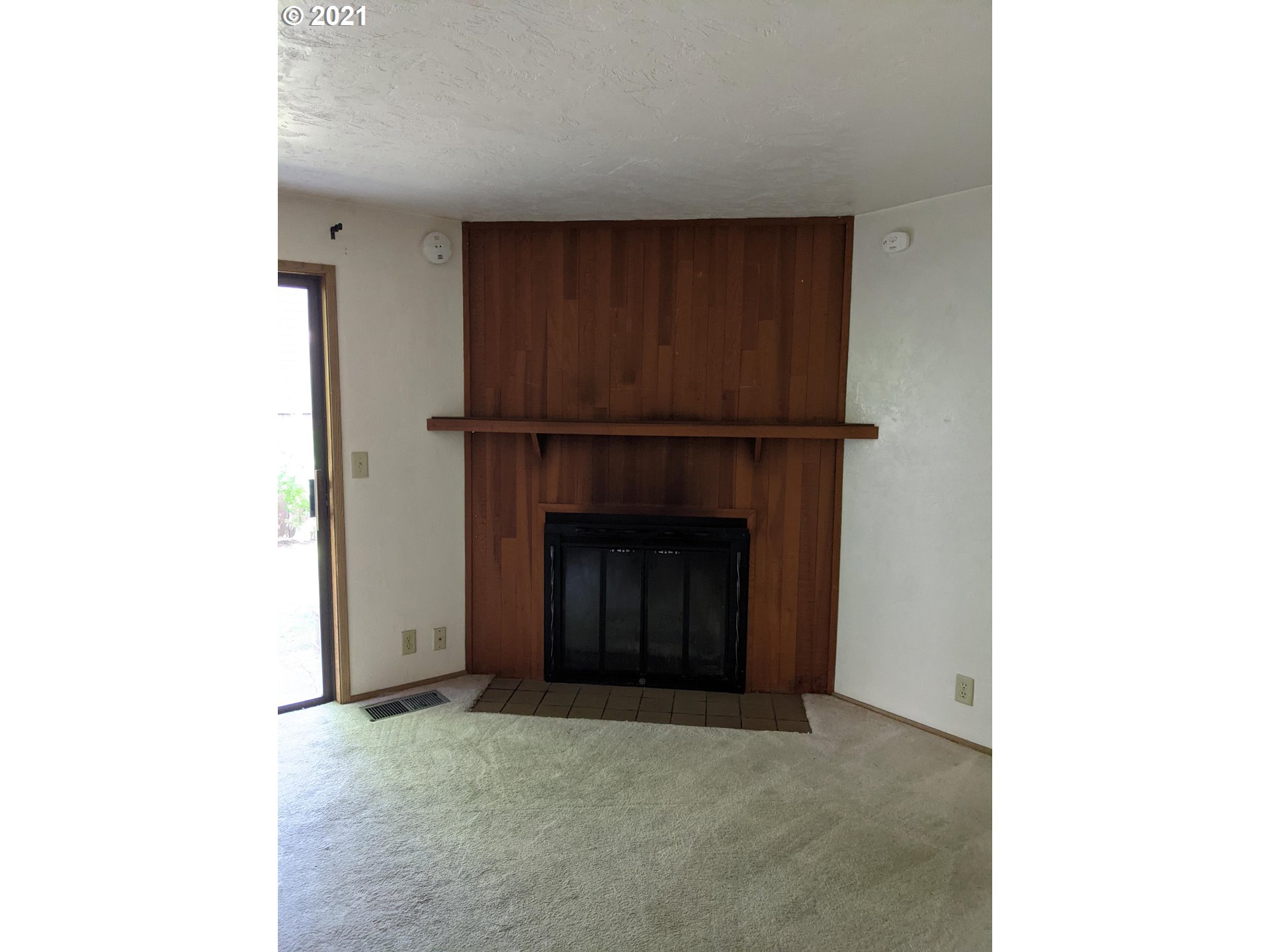 1470 Fetters Loop Eugene, OR 97402 - Photo 9 of 13 Gallery Image 9