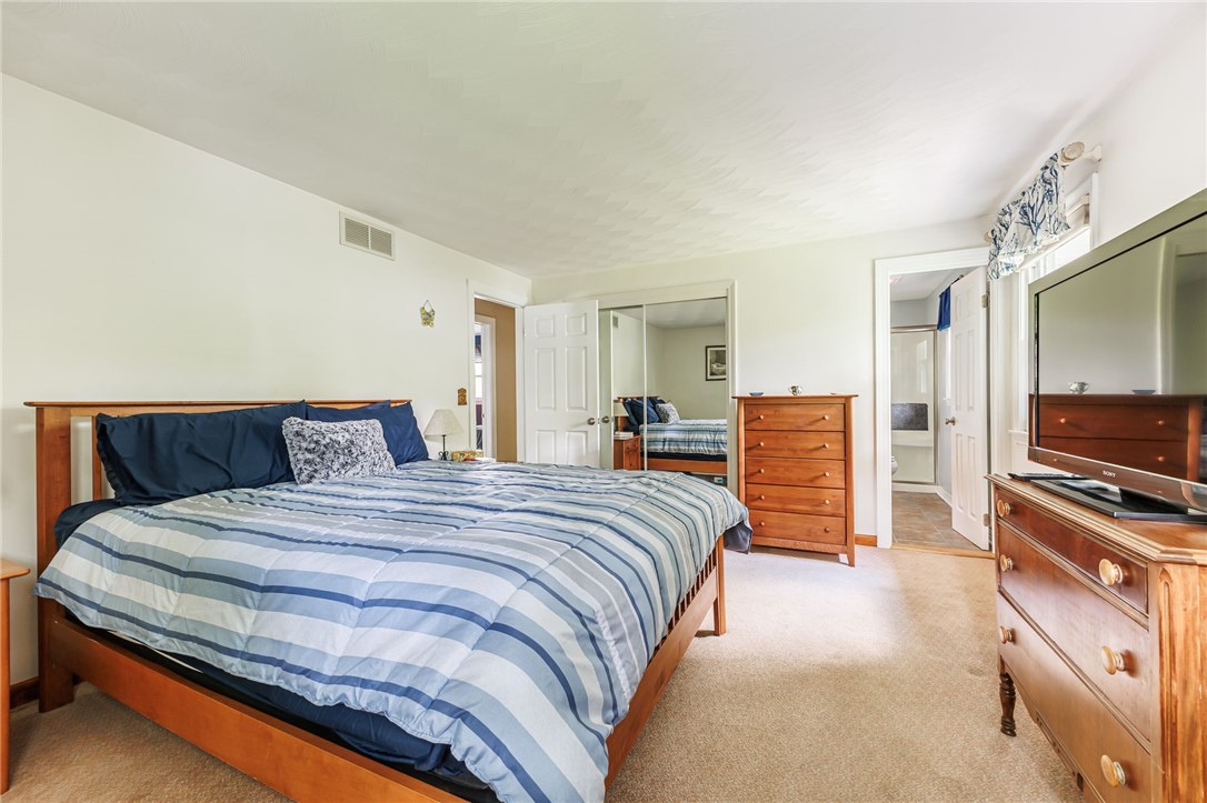 8 Meeting House Road Perinton, NY 14450 - Photo 25 of 40 Primary Bedroom