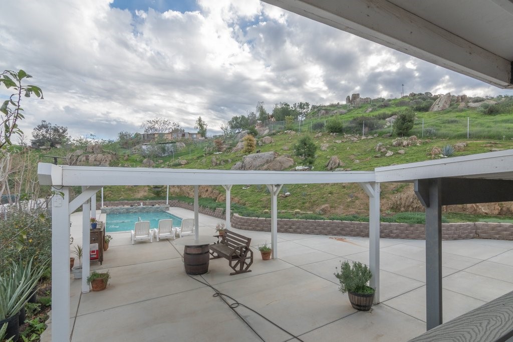 26460 Dale Street Hemet, CA 92545 - Photo 15 of 40 a view of roof with sitting area