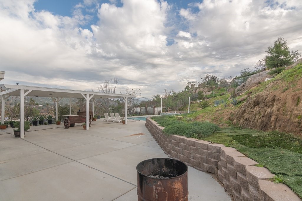 26460 Dale Street Hemet, CA 92545 - Photo 18 of 40 a view of a patio with table and chairs and potted plants
