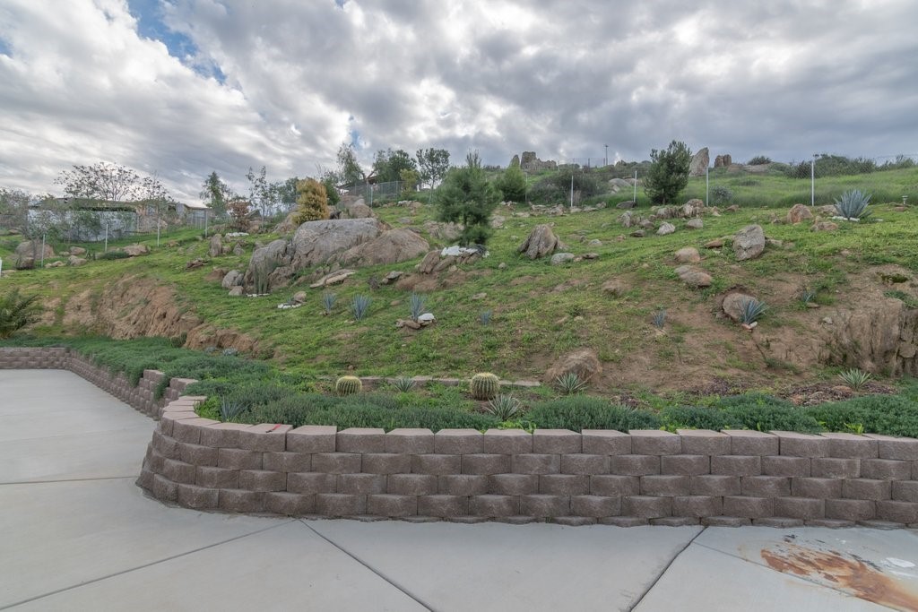 26460 Dale Street Hemet, CA 92545 - Photo 26 of 40 a view of a garden with a bench