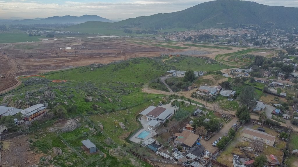 26460 Dale Street Hemet, CA 92545 - Photo 3 of 40 a view of a town with mountains