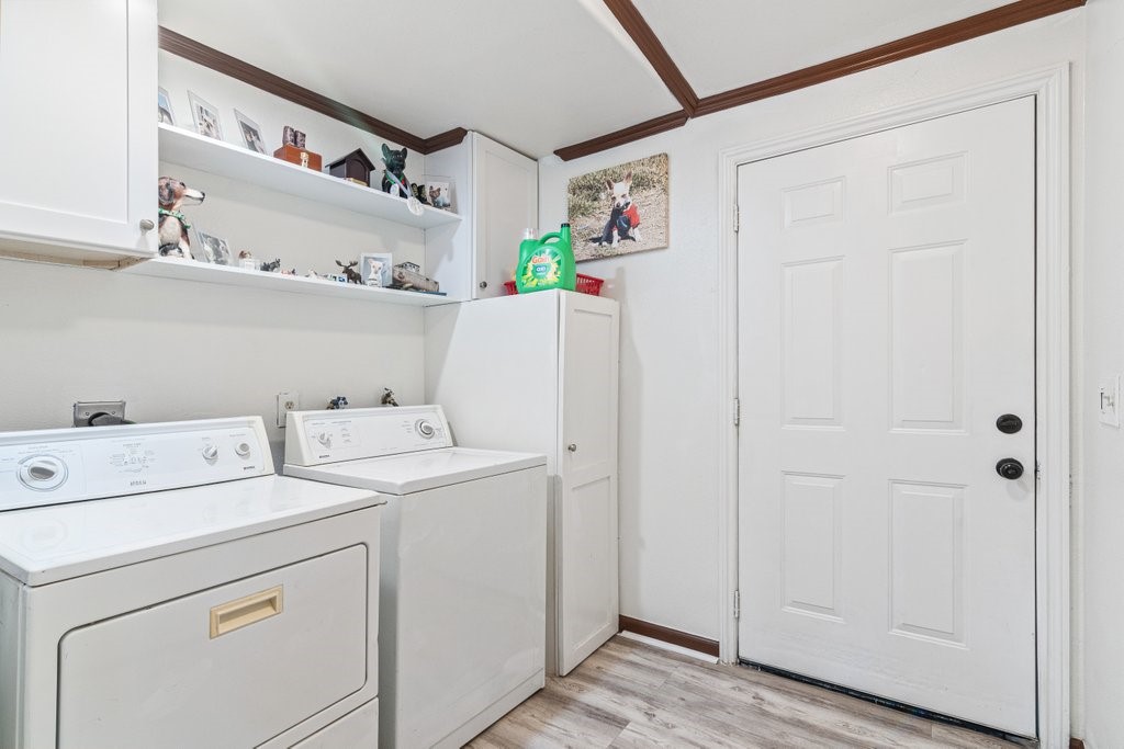 26460 Dale Street Hemet, CA 92545 - Photo 31 of 40 a utility room with dryer and washer
