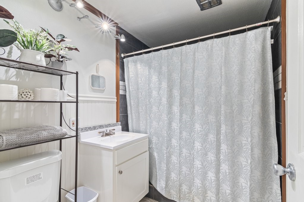 26460 Dale Street Hemet, CA 92545 - Photo 32 of 40 a view of utility room and utility room