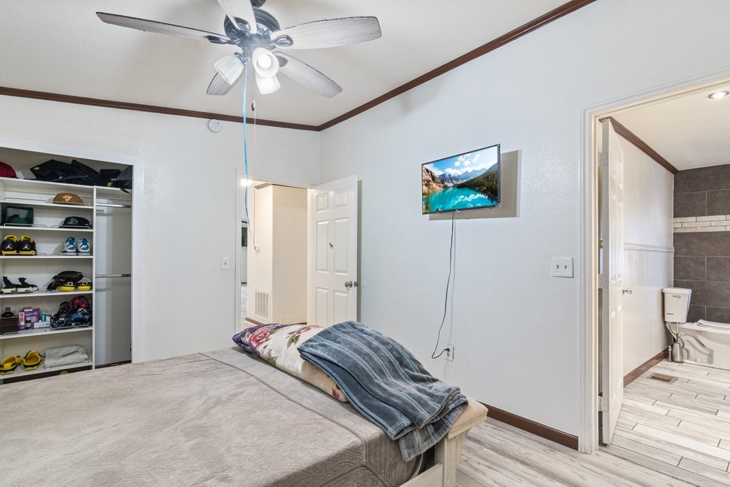 26460 Dale Street Hemet, CA 92545 - Photo 35 of 40 a bedroom with bed and a chandelier