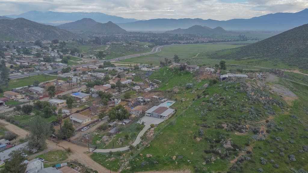 26460 Dale Street Hemet, CA 92545 - Photo 5 of 40 a view of a town with mountains in the background