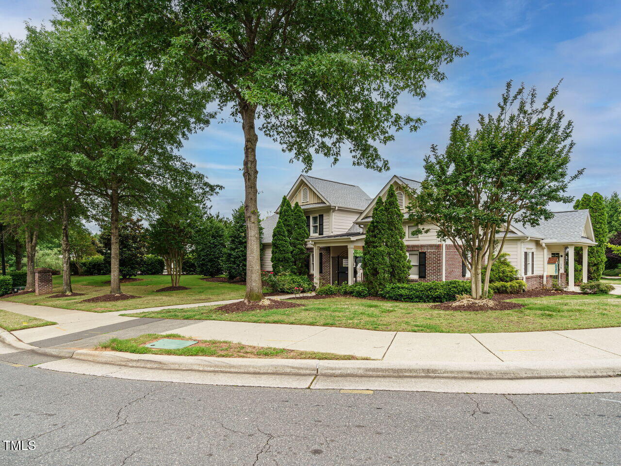 7646 Winners Edge Street Raleigh, NC 27617 - Photo 28 of 30 028-1280x960-clubhouse