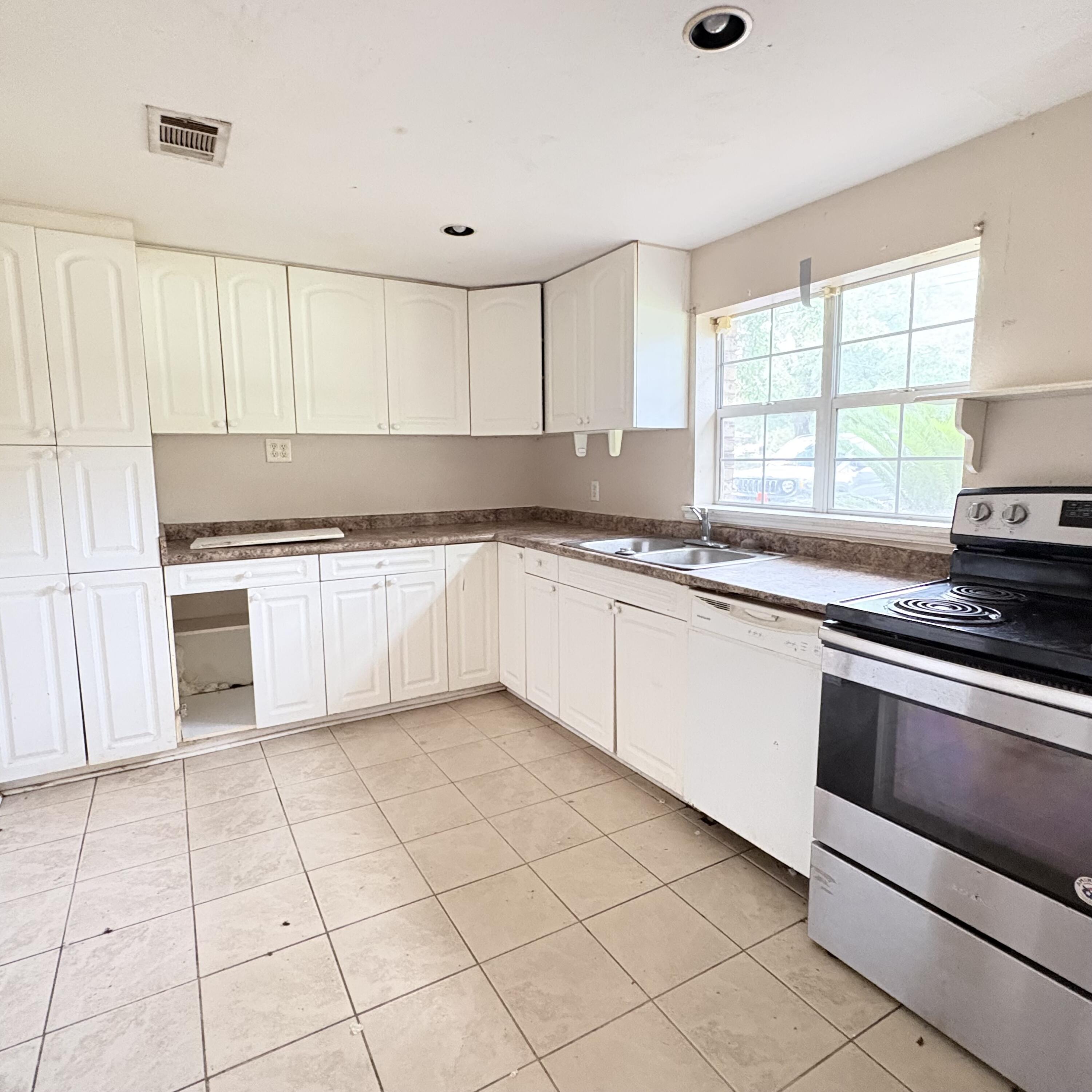 656 McClelland Street Crestview, FL 32536 - Photo 7 of 8 a kitchen with stainless steel appliances granite countertop a sink and a stove