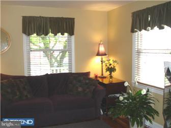 17 Harmil Road Broomall, PA 19008 - Photo 4 of 12 Living Room