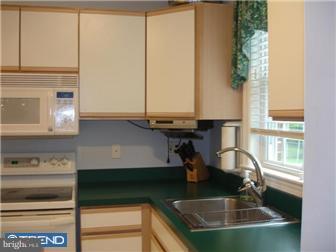 17 Harmil Road Broomall, PA 19008 - Photo 6 of 12 Kitchen