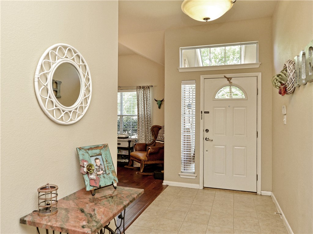 116 Barn Owl Loop Leander, TX 78641 - Photo 4 of 24 Roomy foyer