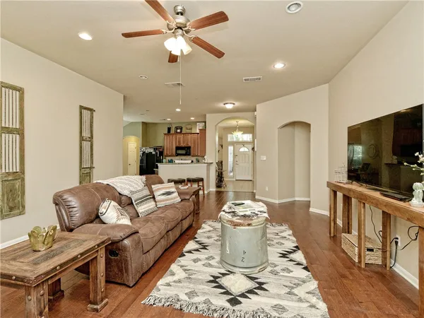 $2,100 | 116 Barn Owl Loop, Leander, TX 78641