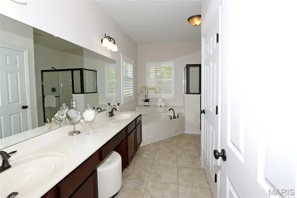 $575,000 | 10925 Clydesdale Manors Court, St. Louis, MO 63123