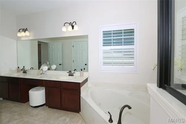 $575,000 | 10925 Clydesdale Manors Court, St. Louis, MO 63123