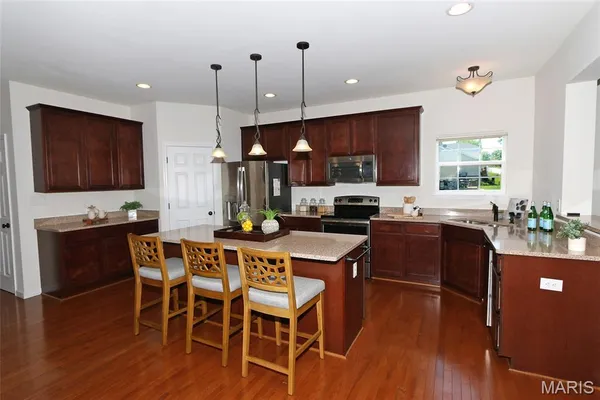 $575,000 | 10925 Clydesdale Manors Court, St. Louis, MO 63123