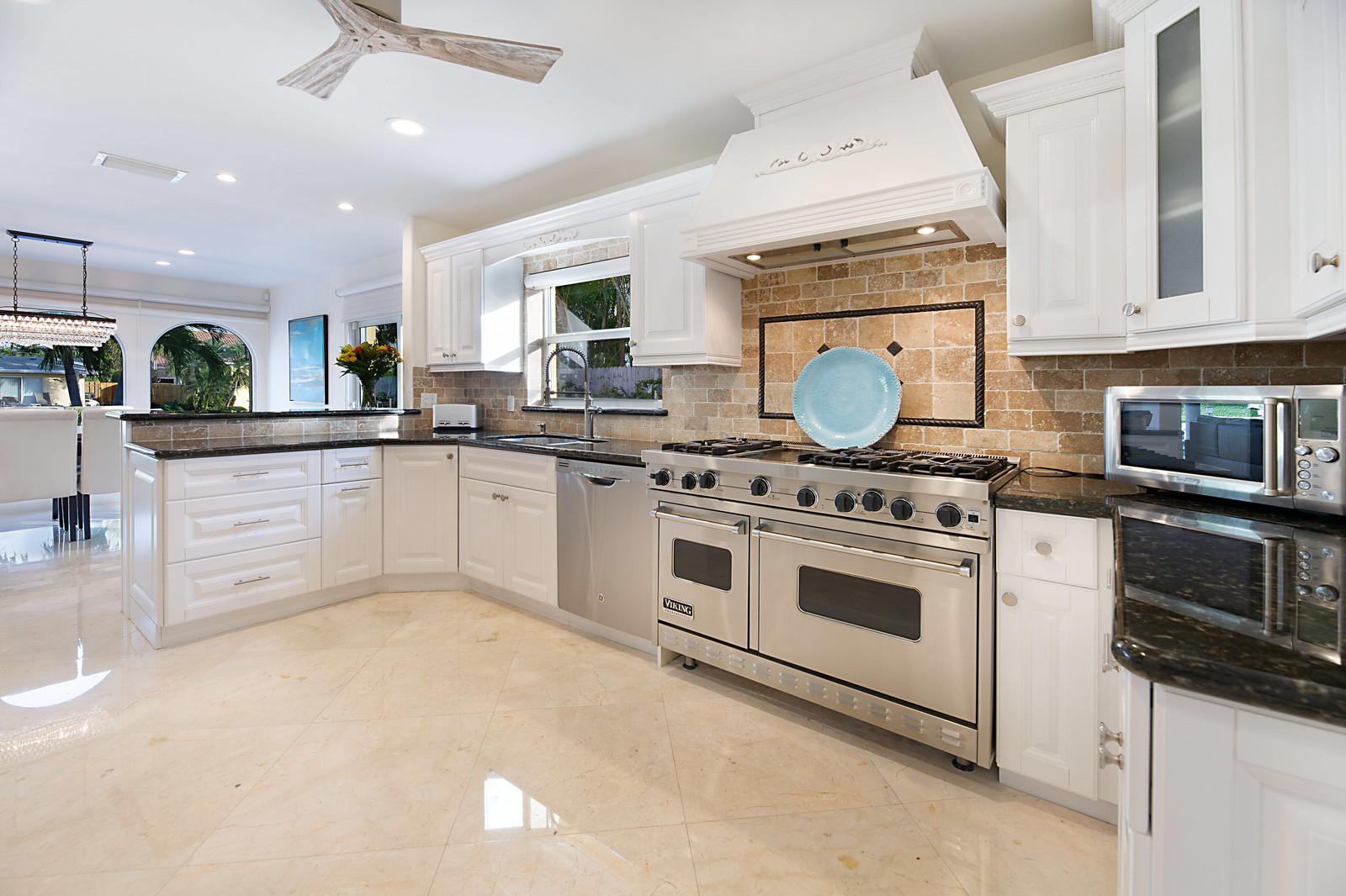 5598 Northeast 7th Avenue Boca Raton, FL 33487 - Photo 9 of 27 9