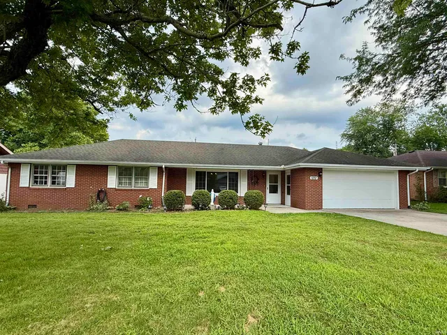 $225,000 | 1212 North Wildwood Lane, Muncie, IN 47304